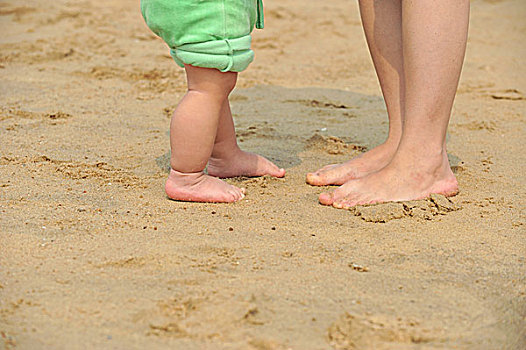 母亲,婴儿,走,海滩