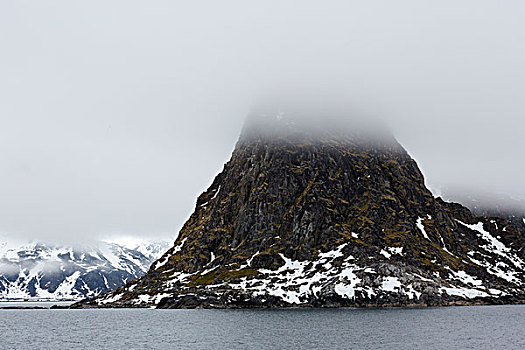 挪威,斯瓦尔巴特群岛,山,西海岸,雾