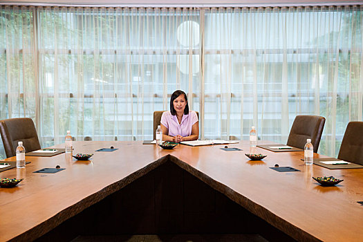 亚洲人,职业女性,头部,会议室,桌子