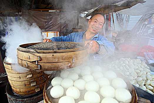 包子铺,出笼,热气腾腾