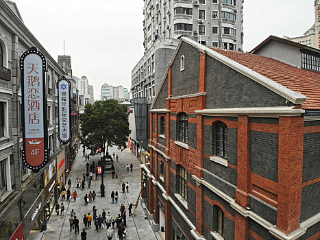 武汉江汉路步行街正式开街