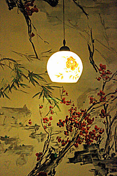 中国花鸟画和中国古典的吊灯