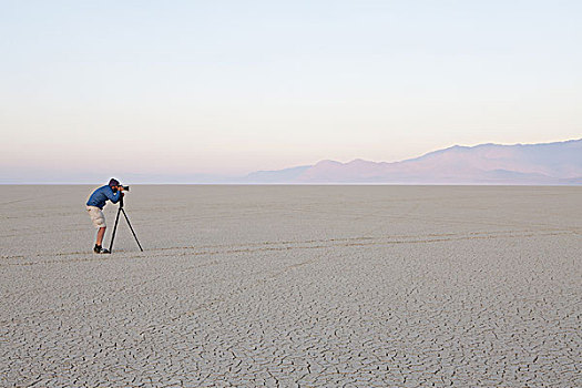 男人,摄影,三脚架,干盐湖,黑岩沙漠,内华达