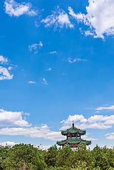 北京西山国家森林公园的半山亭园林建筑