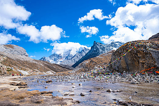 风景,风光,稻城亚丁,川西秋色,稻城,亚丁,稻城亚丁风景,秋天,蓝天,白云,蓝天白云,川西,秋色,风光摄影,风景摄影,高原,雪山,旅游,旅拍,旅行,湖泊,倒影,自然,自然风光,摄影,原创,晓憩枫林,摄