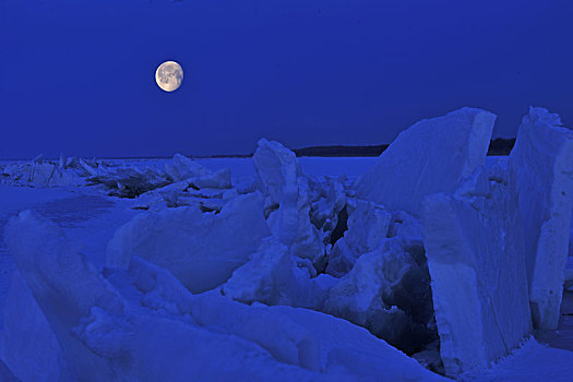 冬天的明月与隆冰