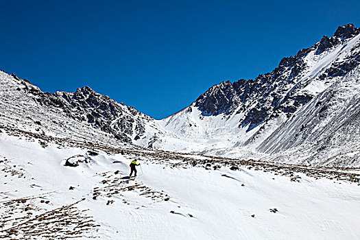 天山雪山