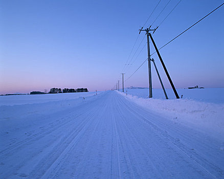 雪路,黎明