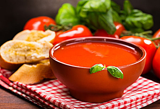 西红柿汤,绿色,罗勒