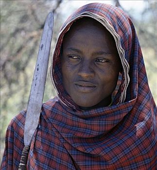 男青年,矛,拿着,装饰,边缘,检查,包裹,老,马萨伊人,邻居,生活方式,坦桑尼亚北部,游牧部落
