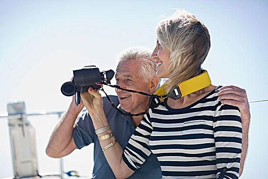 老年,夫妻,双筒望远镜