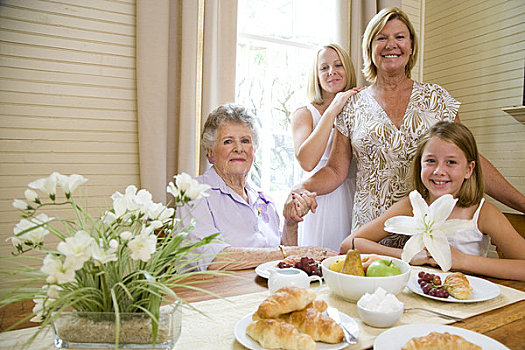 肖像,四代人,女人,早餐桌
