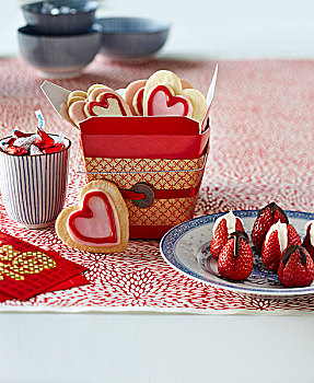 心形,饼干,巧克力草莓,果仁糖,情人节