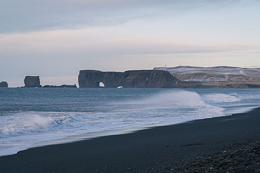 冰岛黑沙滩教堂海滩日出风景
