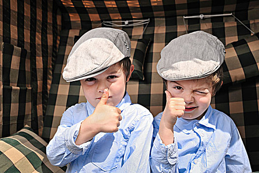 双胞胎,男孩,戴着,平顶帽