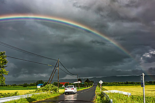 乡村公路的彩虹