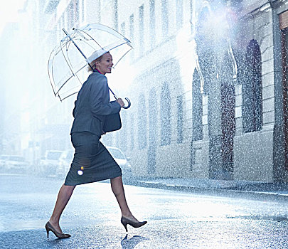 高兴,职业女性,伞,走,下雨,街道