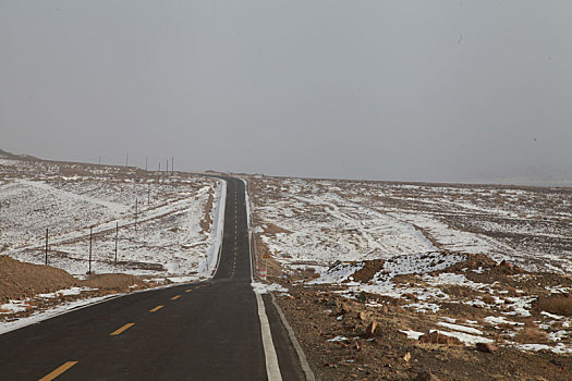 风雪天山路