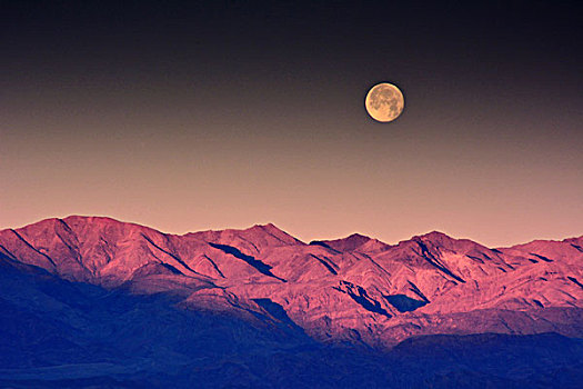 月亮,上方,棉白杨,山,死亡谷国家公园,加利福尼亚,美国