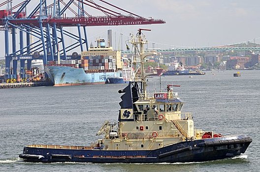 哥德堡港货船图片
