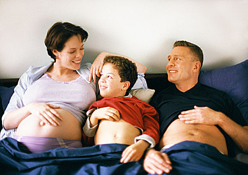 孕妇,男人,孩子,床上,展示,腹部