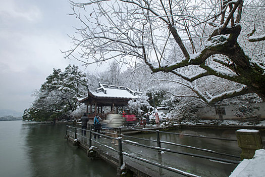 杭州西湖冬天雪景图