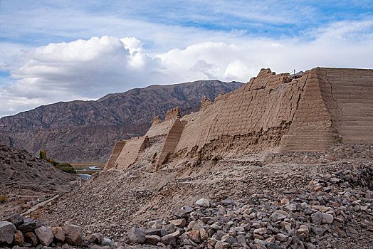 新疆古丝道著名的古城遗址----石头城
