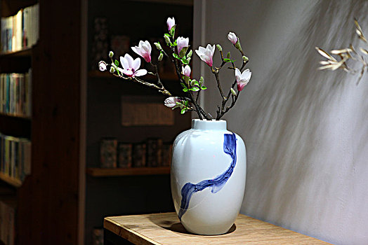 陶瓷水墨花瓶