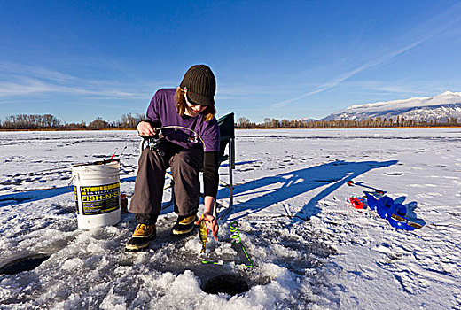 冰上钓鱼,低湿地,天鹅,山,背景,靠近,凯利斯贝尔,蒙大拿,美国