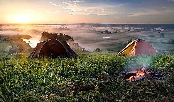 帐篷,篝火,草原,靠近,河,日出