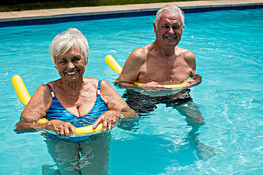 老年,夫妻,游泳,游泳池,充气,管,高兴