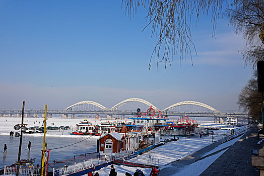 哈尔滨冬季松花江