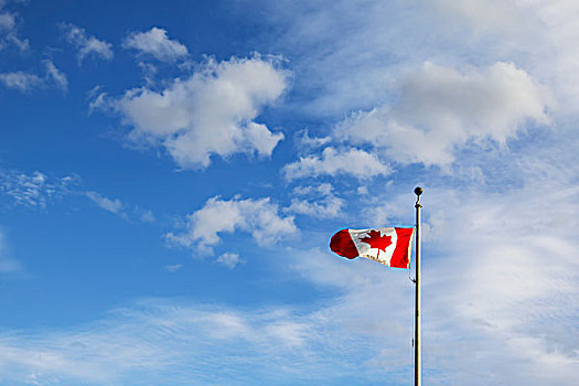 加拿大国旗,飞,风,蓝色,阴天,堡垒,艾伯塔省,加拿大