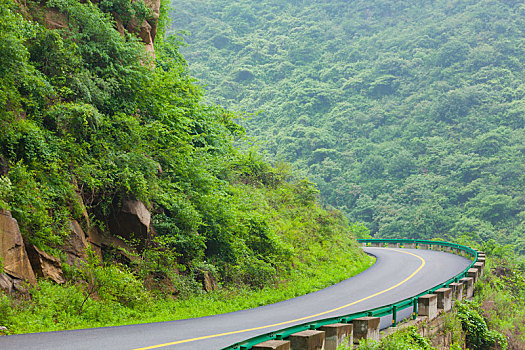 陕西秦岭山区公路