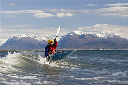 男人,漂流,冲浪,波浪,湾,靠近,本垒打,肯奈半岛,阿拉斯加,秋天