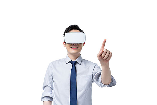 商務男士使用VR眼鏡