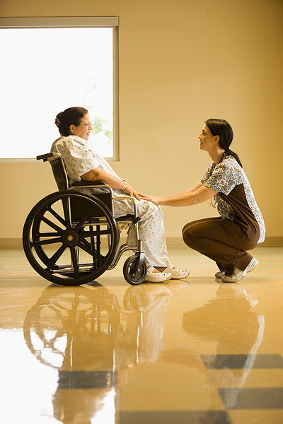 医院坐轮椅真实照片图片