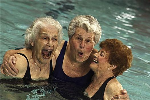 肖像,三个,老年,女人,微笑,游泳池