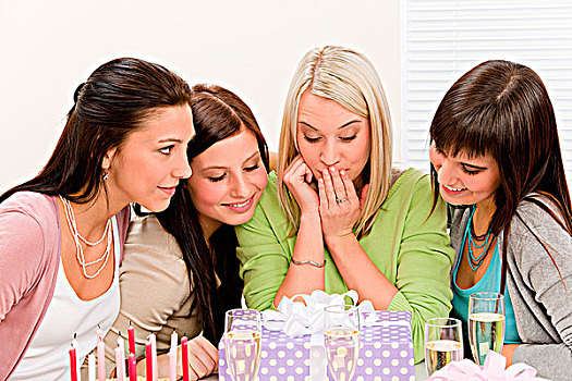 生日派对,吃惊,女人,礼物,香槟,蛋糕
