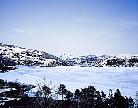 冰冻,湖,树林,海岸线,前景,雪,山,远景,蓝天,上方,云量,挪威