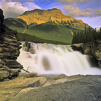 瀑布,山,背景,阿萨巴斯卡瀑布,碧玉国家公园,艾伯塔省,加拿大