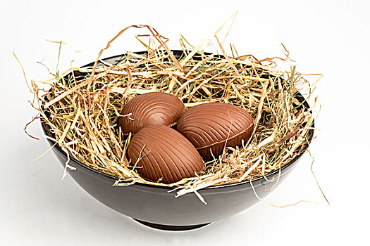 巧克力,复活节彩蛋,稻草,碗