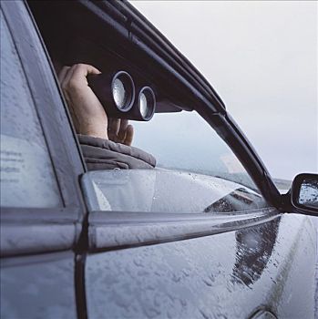男人,双筒望远镜,偷窥,车窗