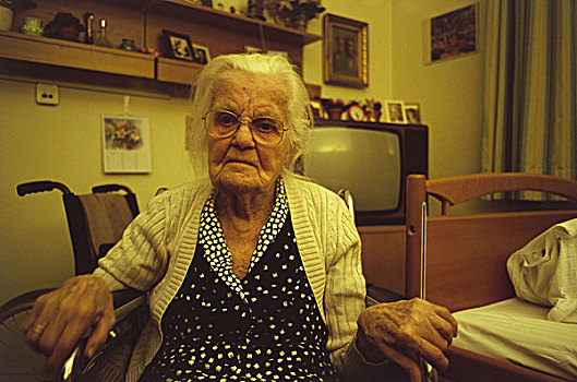 坐,老人,悲伤,女人,90岁,95岁,老,思想,孤单,老年之家,养老院,象征,疾病,概念,岁月