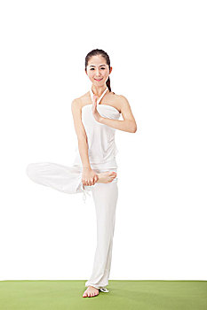 年轻东方女性练瑜伽