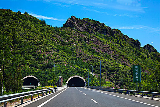 高速公路的隧道