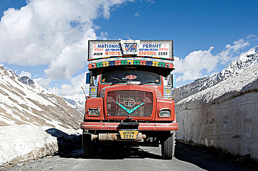 道路,公路,老,红色,卡车,雪,墙壁,靠近,拉豪,史毗提,地区,喜马偕尔邦,印度,南亚