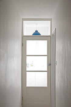 狭窄,白色,走廊,玻璃门,蓝色,灯罩