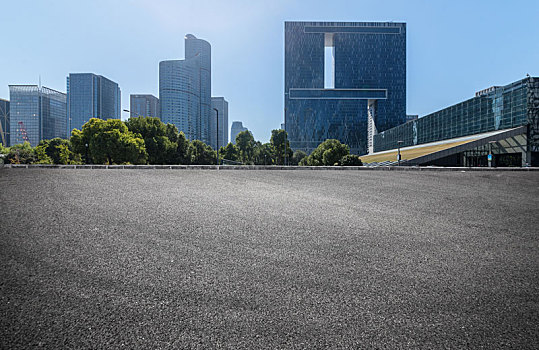 汽车广告背景,公路和现代城市建筑