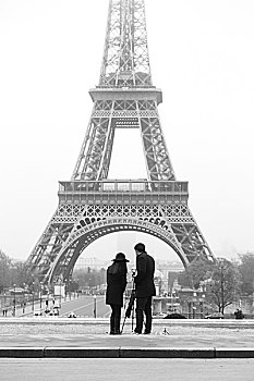 情侣,照相,埃菲尔铁塔,巴黎